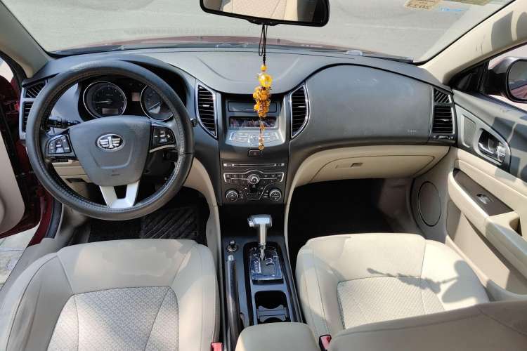Used Bestune B50 2013 1.6L automatic luxury version Interior 5