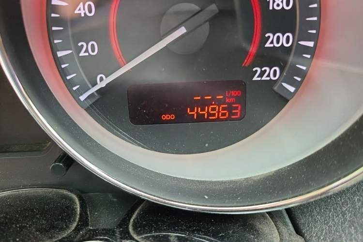 Used Bestune B50 2013 1.6L manual luxury version Odometer Close Up