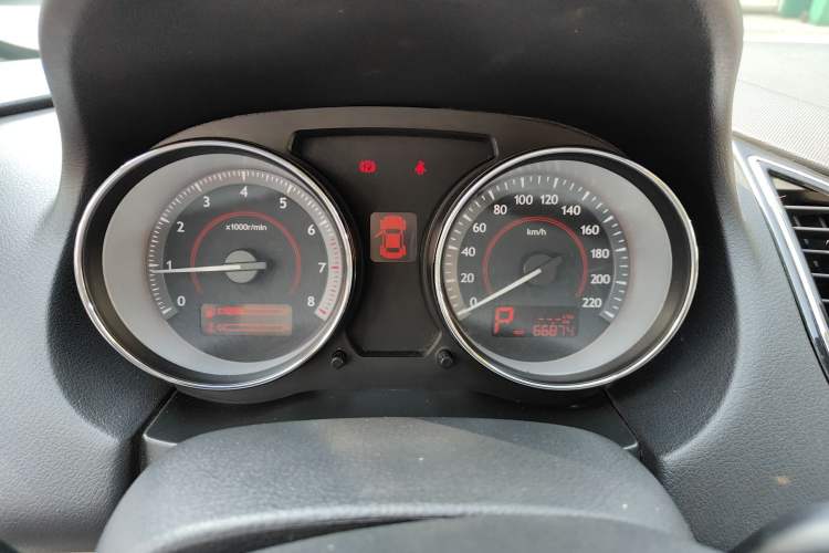 Used Bestune B50 2013 1.6L automatic luxury version Odometer Close Up