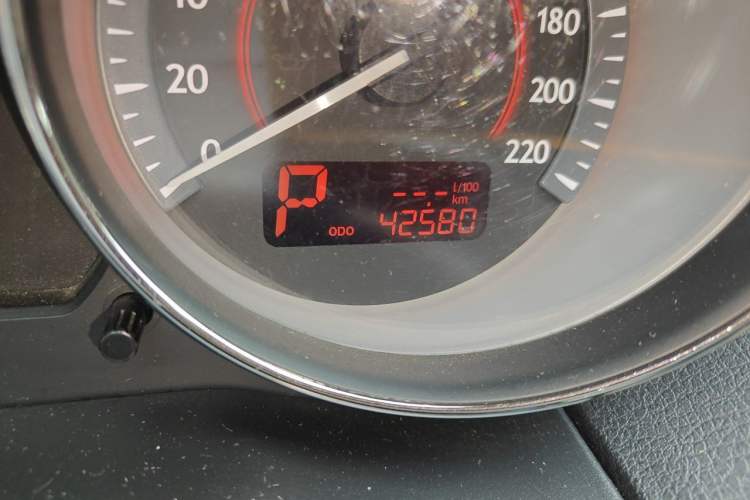Used Bestune B50 2013 1.6L automatic luxury version Odometer Close Up
