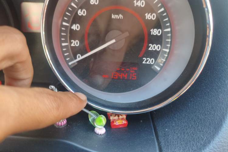 Used Bestune B50 2013 1.6L manual Comfort trim level Odometer Close Up