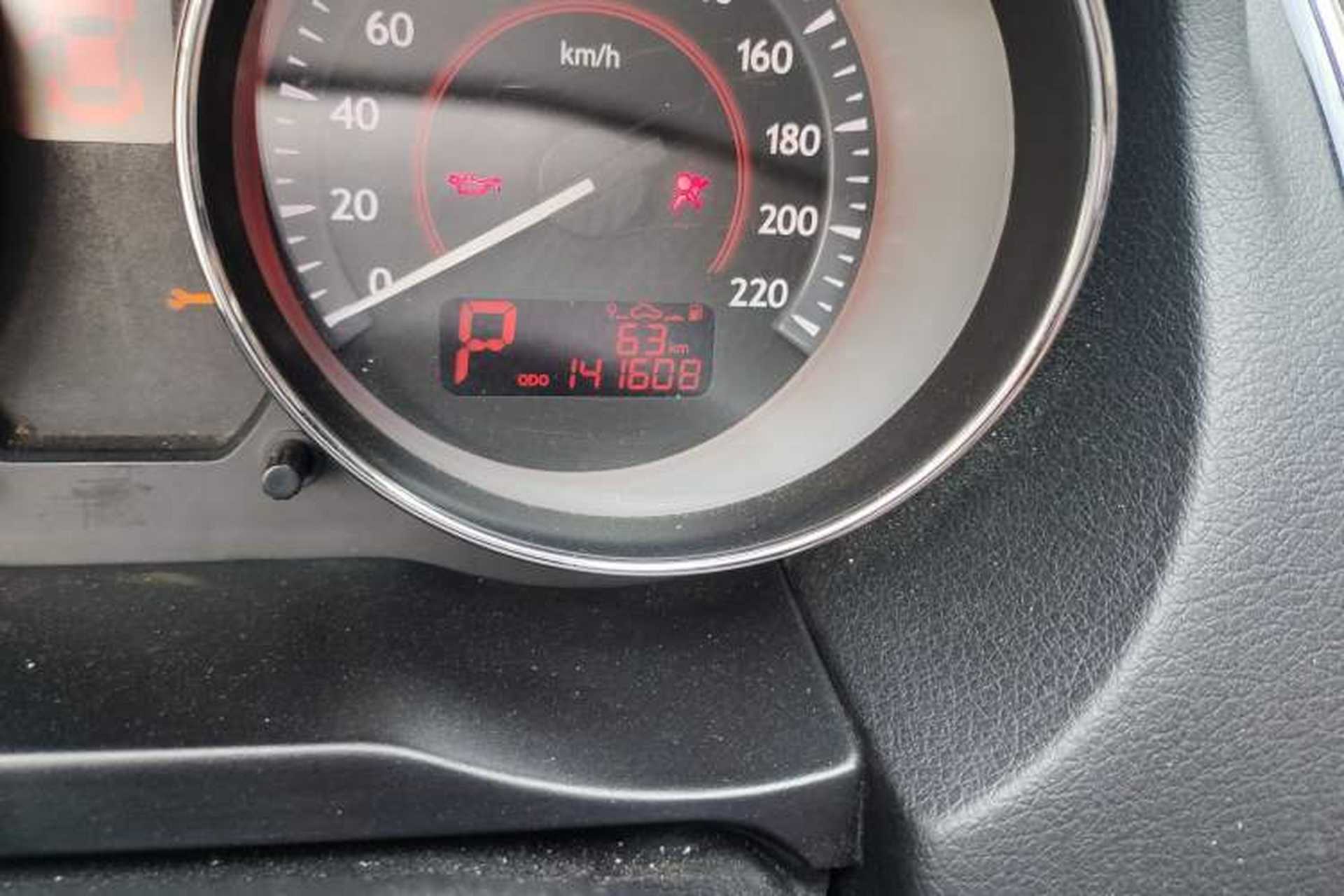 Used Bestune B50 2013 1.6L automatic luxury version Odometer Close Up
