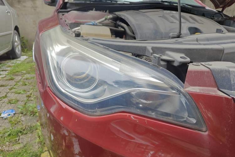 Used Bestune B50 2013 1.6L automatic luxury version Right Front Headlight
