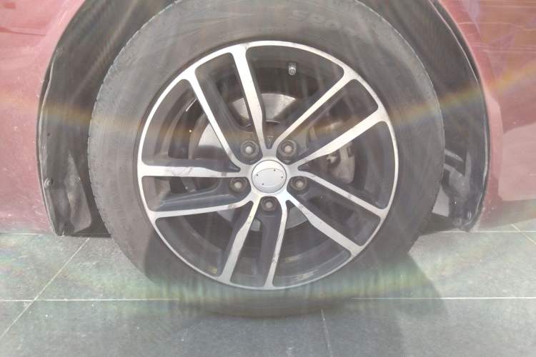 Used Bestune B50 2013 1.6L automatic luxury version Right Front Wheel Hub