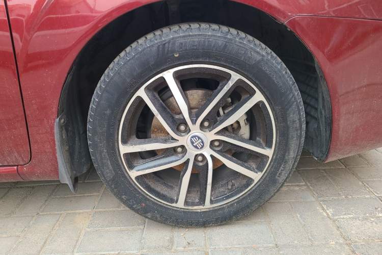 Used Bestune B50 2013 1.6L manual luxury version Right Front Wheel Hub