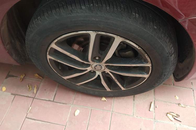 Used Bestune B50 2013 1.6L automatic luxury version Right Front Wheel Hub