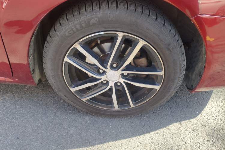 Used Bestune B50 2013 1.6L manual Comfort trim level Right Front Wheel Hub
