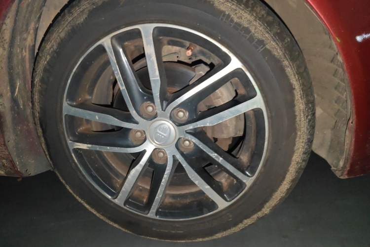 Used Bestune B50 2013 1.6L automatic luxury version Right Front Wheel Hub