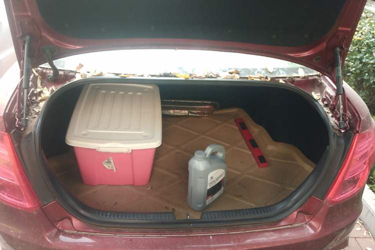 Used Bestune B50 2013 1.6L automatic luxury version Trunk