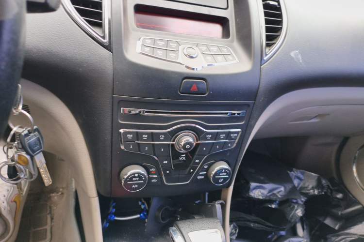 Used Bestune B50 2013 1.6L automatic luxury version Audio And AC Panel