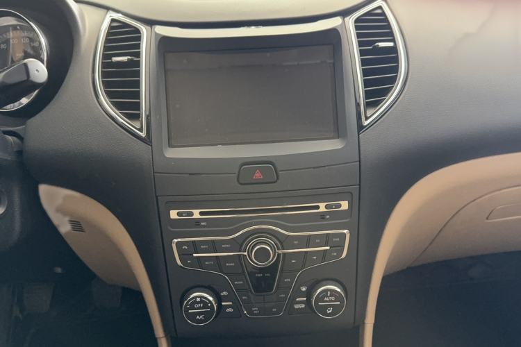 Used Bestune B50 2013 1.6L manual luxury version Audio And AC Panel