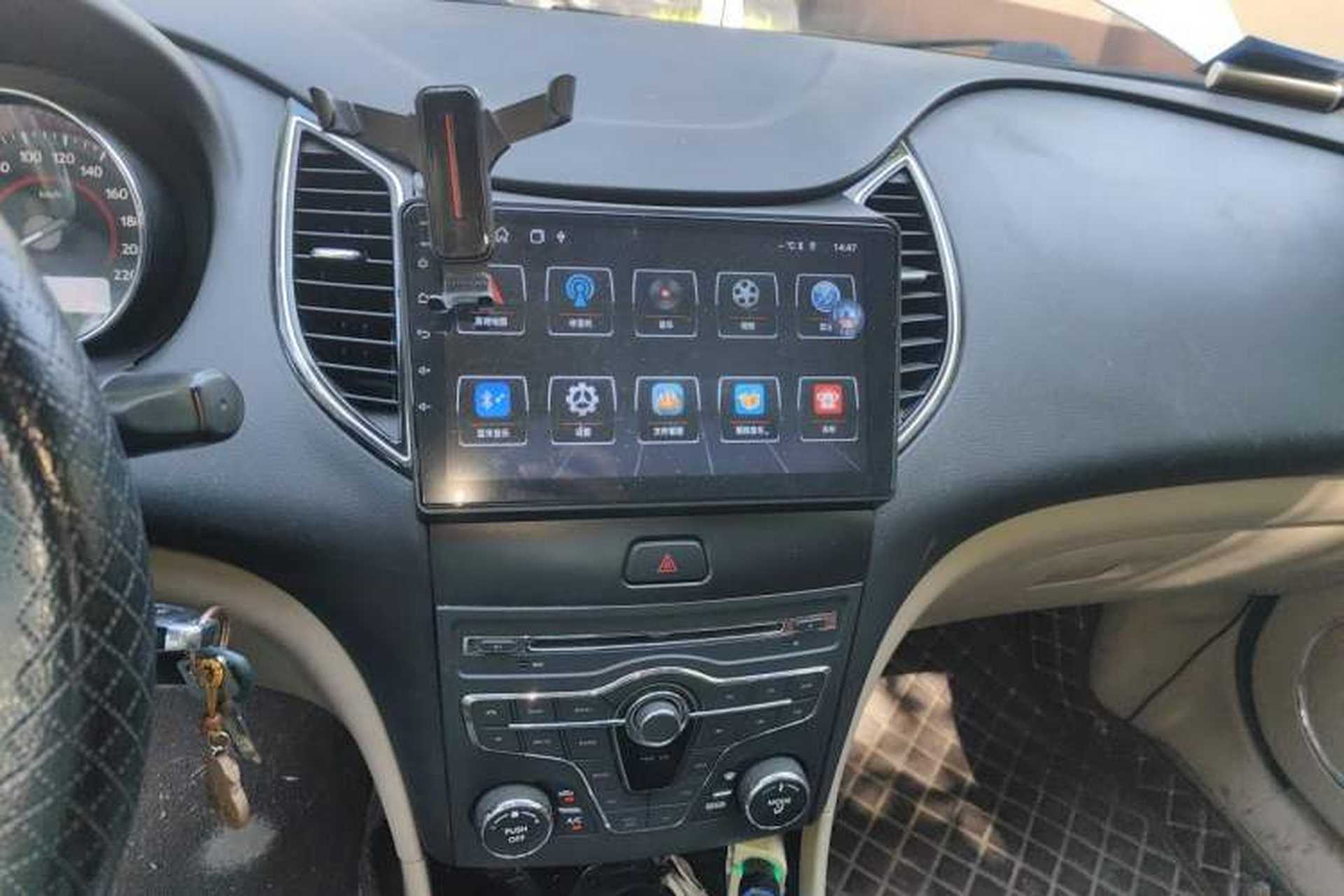 Used Bestune B50 2013 1.6L manual Comfort trim level Audio And AC Panel
