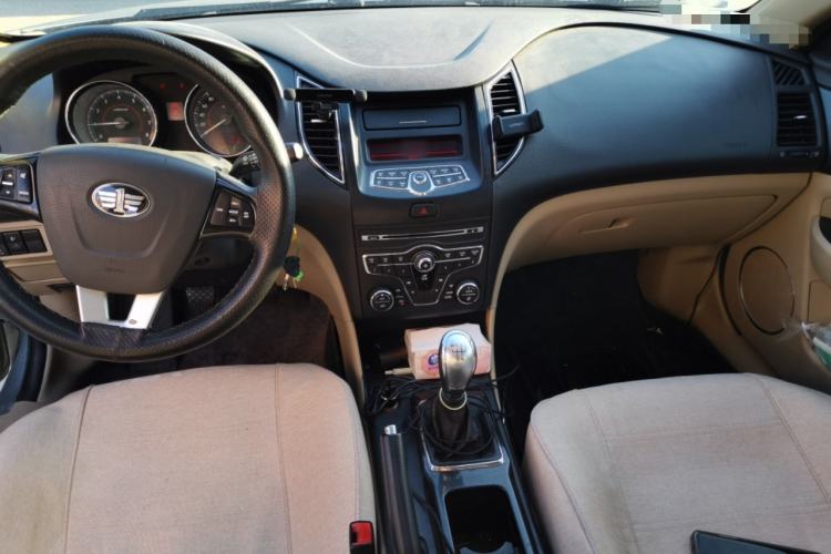 Used Bestune B50 2013 1.6L manual luxury version Center Console