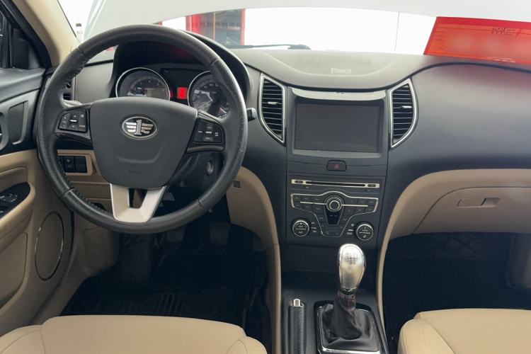 Used Bestune B50 2013 1.6L manual luxury version Center Console
