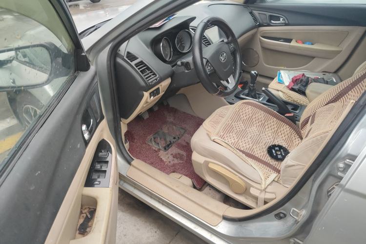 Used Bestune B50 2013 1.6L manual luxury version Driver Seat