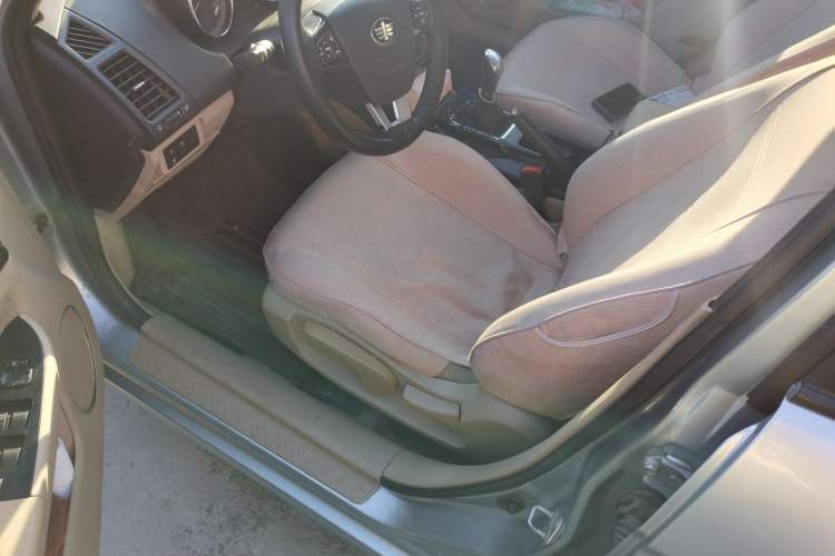 Used Bestune B50 2013 1.6L manual luxury version Driver Seat