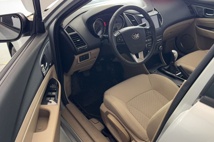 Used Bestune B50 2013 1.6L manual luxury version Driver Seat
