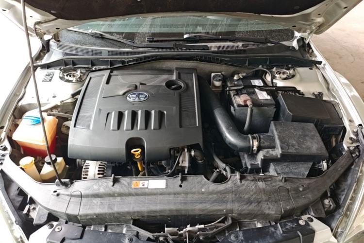 Used Bestune B50 2013 1.6L manual Comfort trim level Engine Bay