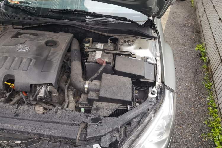 Used Bestune B50 2013 1.6L automatic luxury version Engine Bay Left