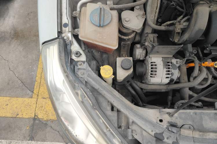 Used Bestune B50 2013 1.6L manual luxury version Engine Bay Right