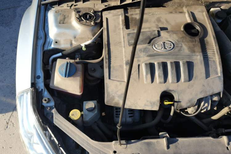 Used Bestune B50 2013 1.6L manual luxury version Engine Bay Right