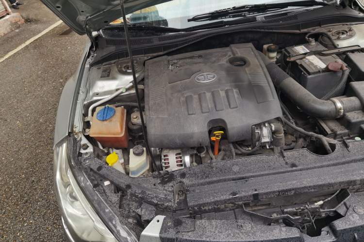 Used Bestune B50 2013 1.6L automatic luxury version Engine Bay Right