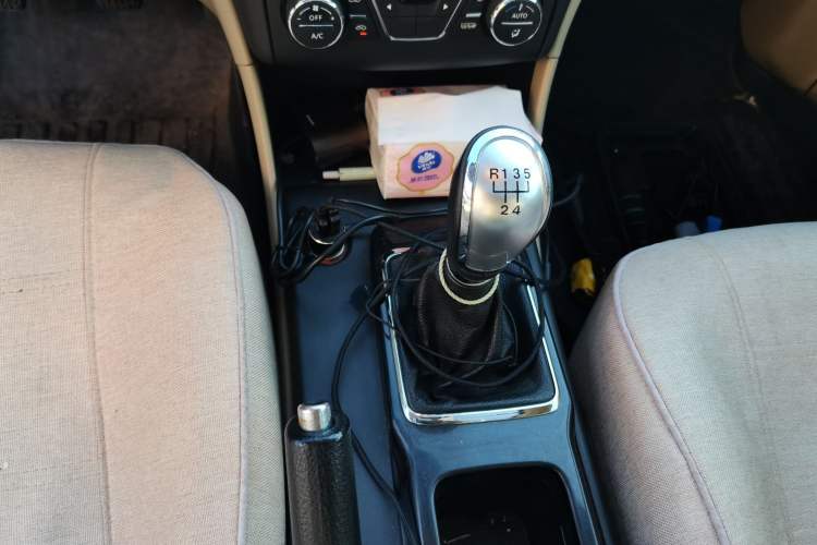 Used Bestune B50 2013 1.6L manual luxury version Gear Lever