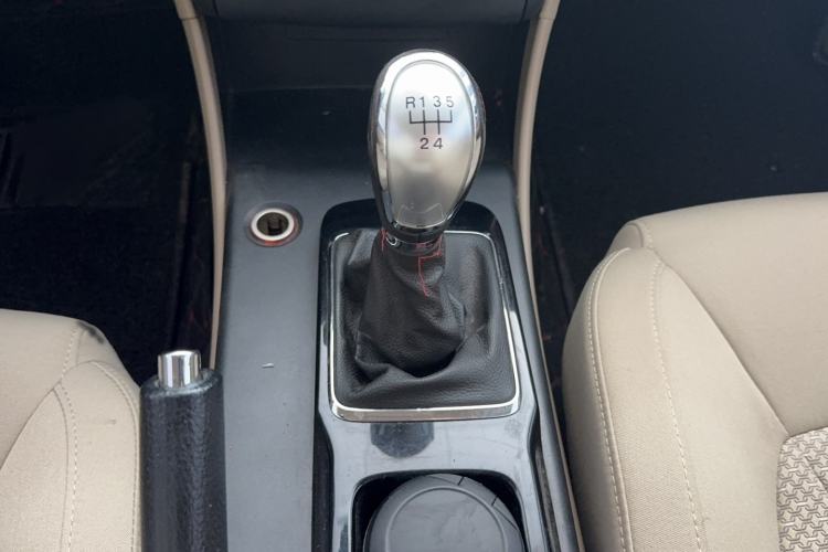 Used Bestune B50 2013 1.6L manual luxury version Gear Lever