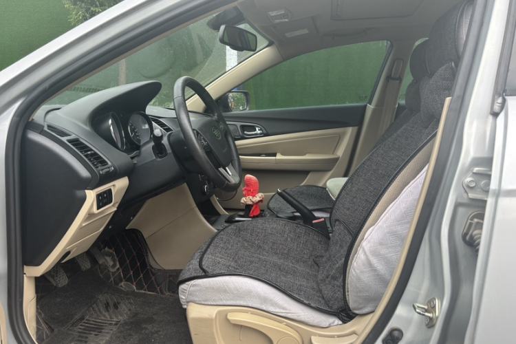 Used Bestune B50 2013 1.6L manual luxury version Interior 1