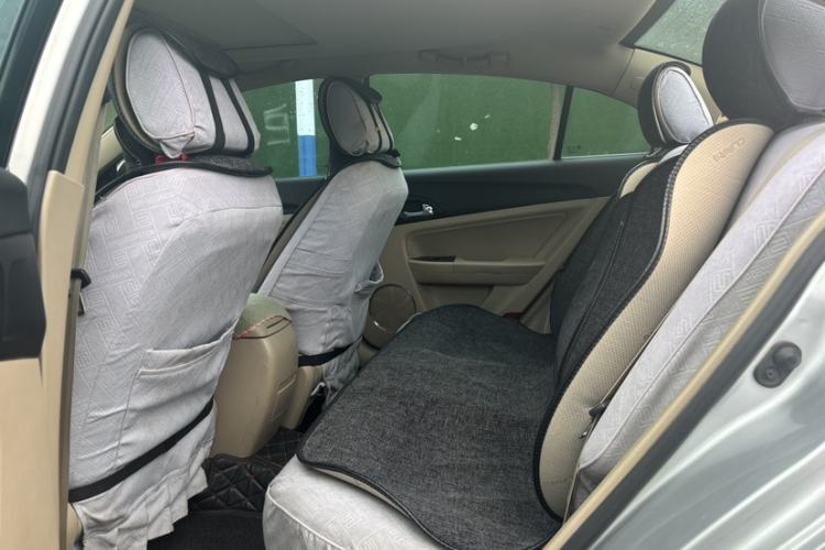 Used Bestune B50 2013 1.6L manual luxury version Interior 3