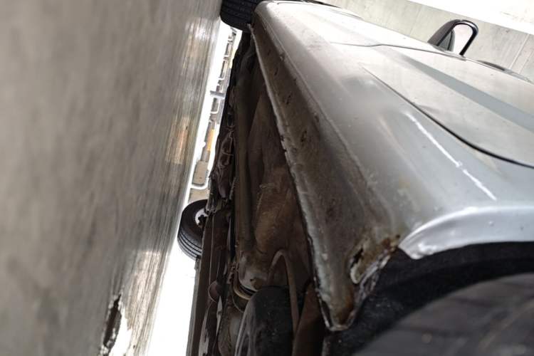 Used Bestune B50 2013 1.6L manual Comfort trim level Left Side Sill