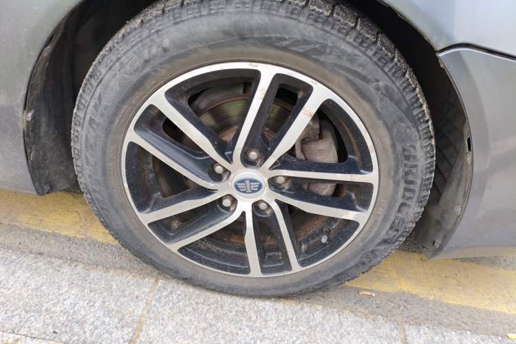 Used Bestune B50 2013 1.6L automatic luxury version Right Front Wheel Hub