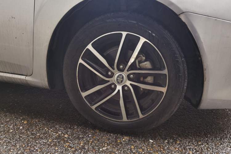 Used Bestune B50 2013 1.6L automatic luxury version Right Front Wheel Hub