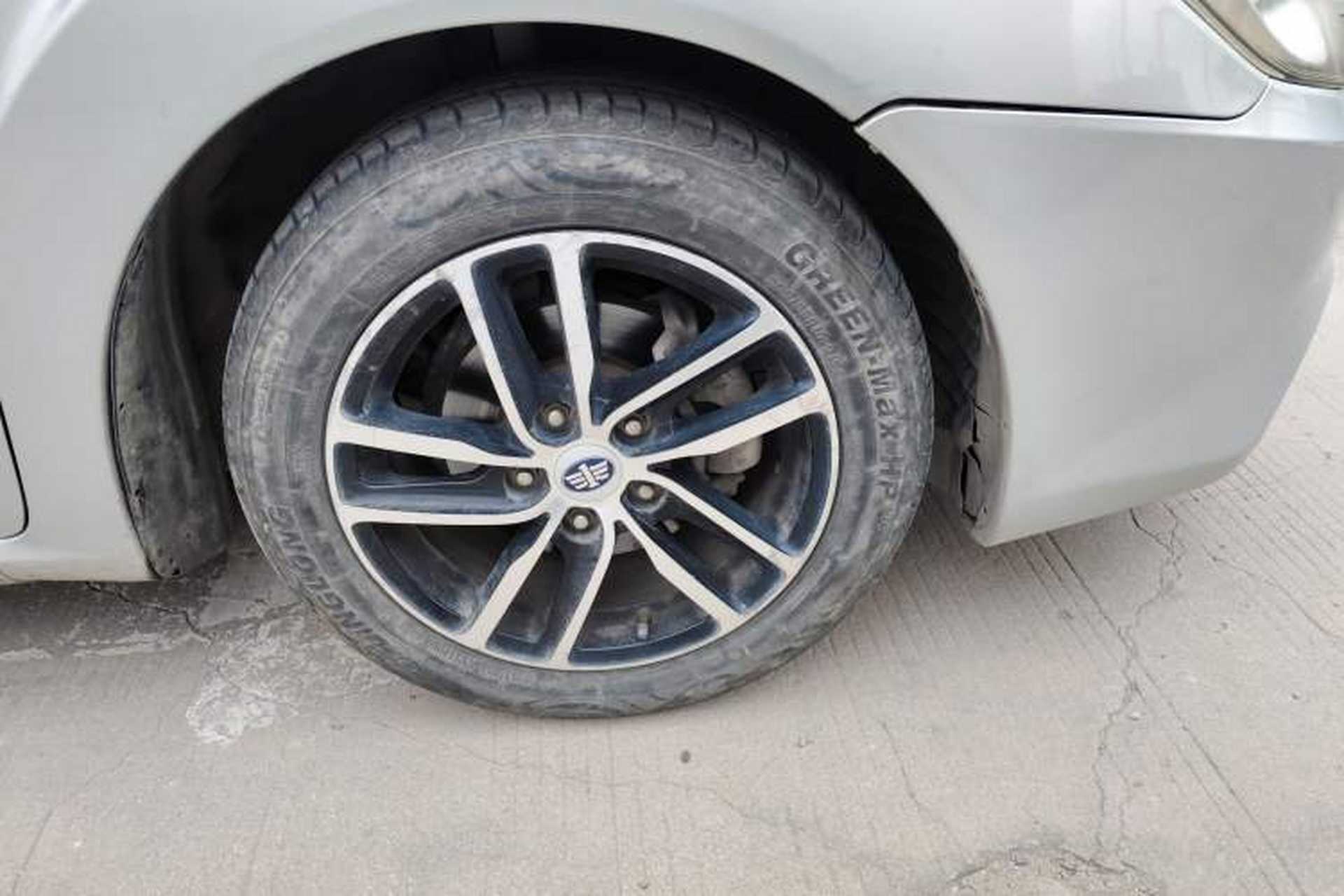 Used Bestune B50 2013 1.6L manual Comfort trim level Right Front Wheel Hub