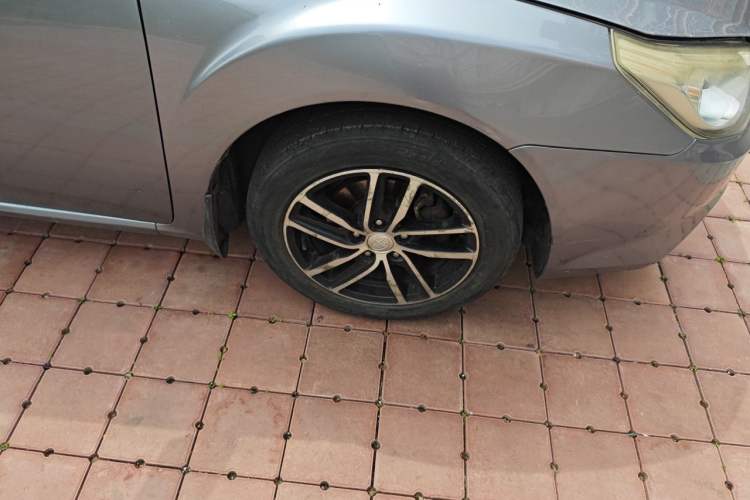 Used Bestune B50 2013 1.6L manual Comfort trim level Right Front Wheel Hub