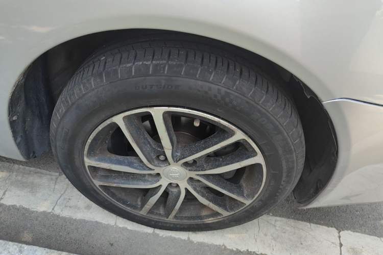 Used Bestune B50 2013 1.6L manual Comfort trim level Right Front Wheel Hub