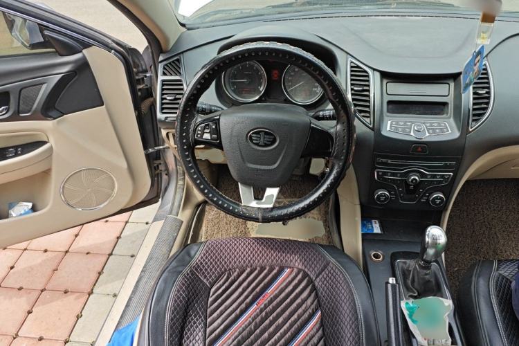 Used Bestune B50 2013 1.6L manual Comfort trim level Steering Wheel