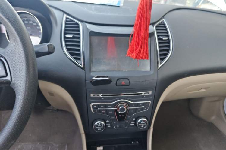 Used Bestune B50 2013 1.6L manual luxury version Audio And AC Panel
