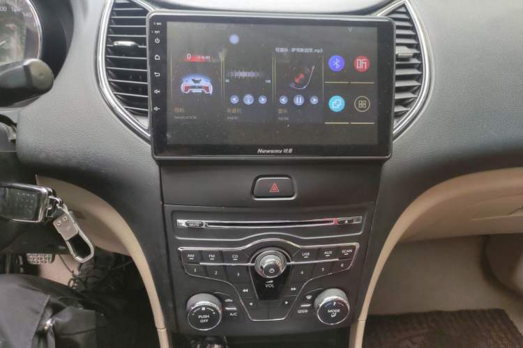 Used Bestune B50 2013 1.6L manual Comfort trim level Audio And AC Panel