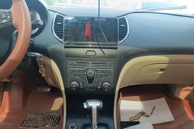 Used Bestune B50 2013 1.6L automatic luxury version Audio And AC Panel