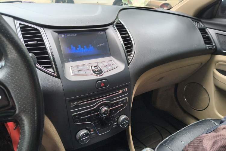 Used Bestune B50 2013 1.6L manual luxury version Audio And AC Panel