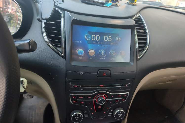Used Bestune B50 2013 1.6L manual Comfort trim level Audio And AC Panel