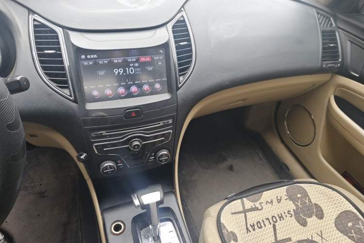 Used Bestune B50 2013 1.6L automatic luxury version Audio And AC Panel