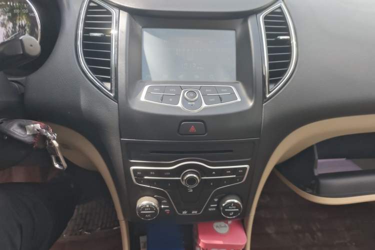Used Bestune B50 2013 1.6L automatic luxury version Audio And AC Panel