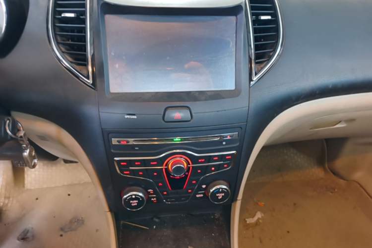 Used Bestune B50 2013 1.6L manual Comfort trim level Audio And AC Panel