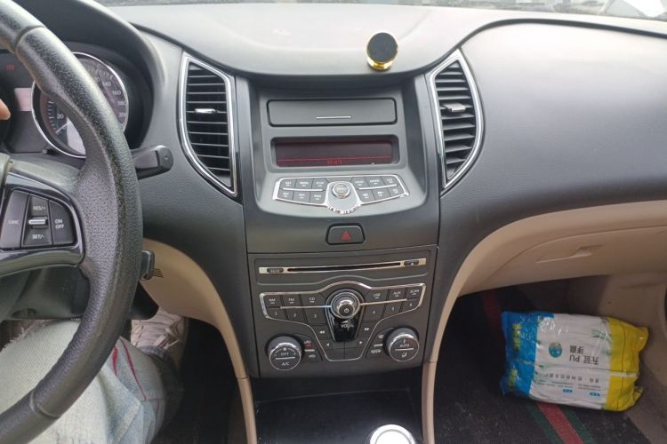 Used Bestune B50 2013 1.6L manual luxury version Audio And AC Panel