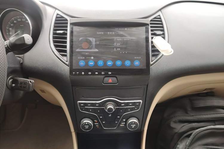 Used Bestune B50 2013 1.6L manual Comfort trim level Audio And AC Panel
