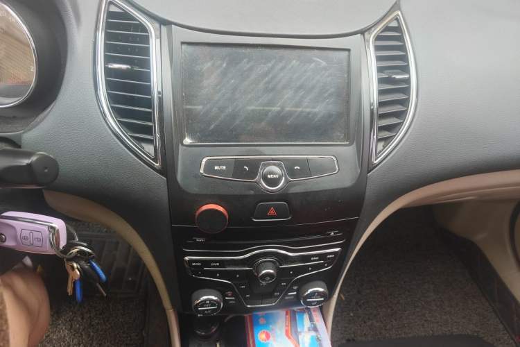 Used Bestune B50 2013 1.6L manual luxury version Audio And AC Panel