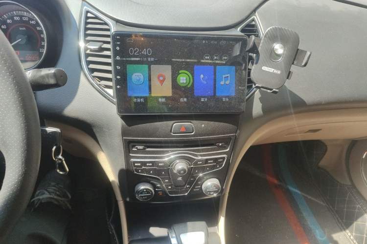 Used Bestune B50 2013 1.6L automatic luxury version Audio And AC Panel