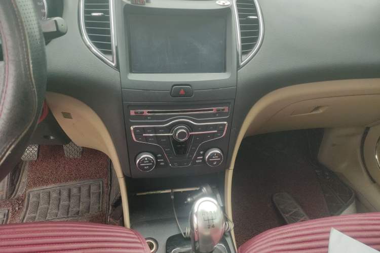 Used Bestune B50 2013 1.6L manual luxury version Audio And AC Panel